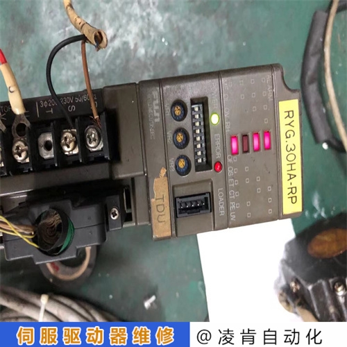 极品白丝嫩模被大哥操 爱福门IFM运动控制器维修 指示灯一直闪