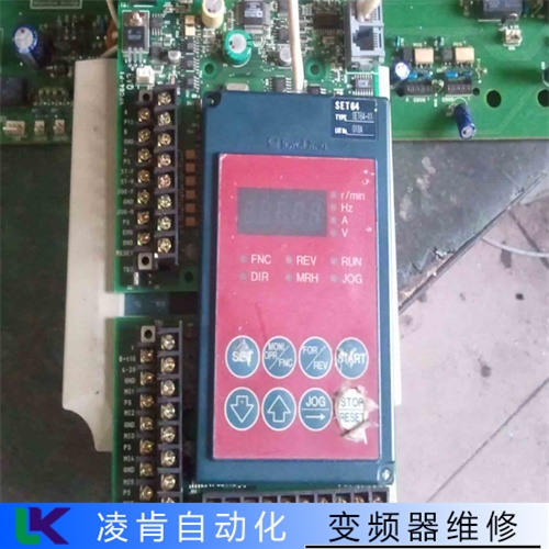 极品白丝嫩模被大哥操 FIRST变频器故障维修过热