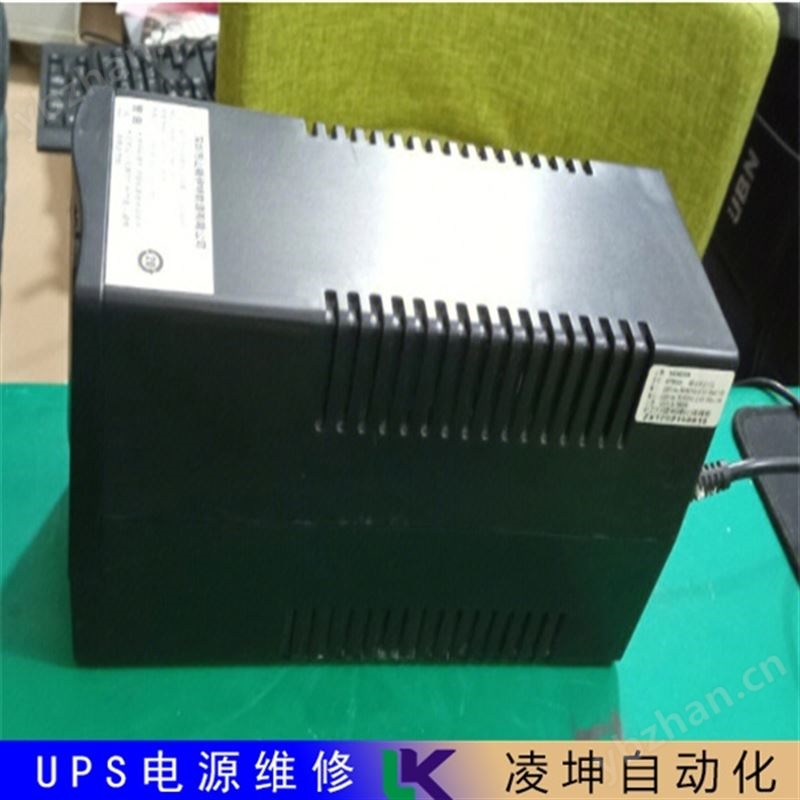科华UPS电源无输出维修开机后无显示维修现场搞定