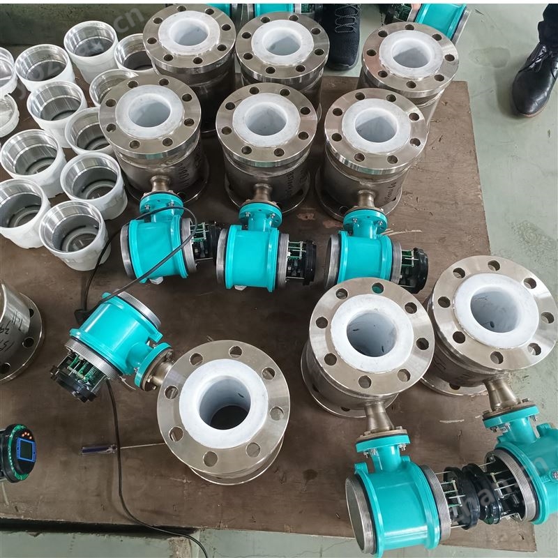 智能电磁流量计污水管道分体式一体防腐